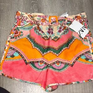 Zara Women's Linen Design Floral Shorts - Size L